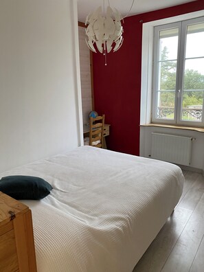 5 sovrum, skrivbord, strykjärn/strykbräda och gratis wi-fi