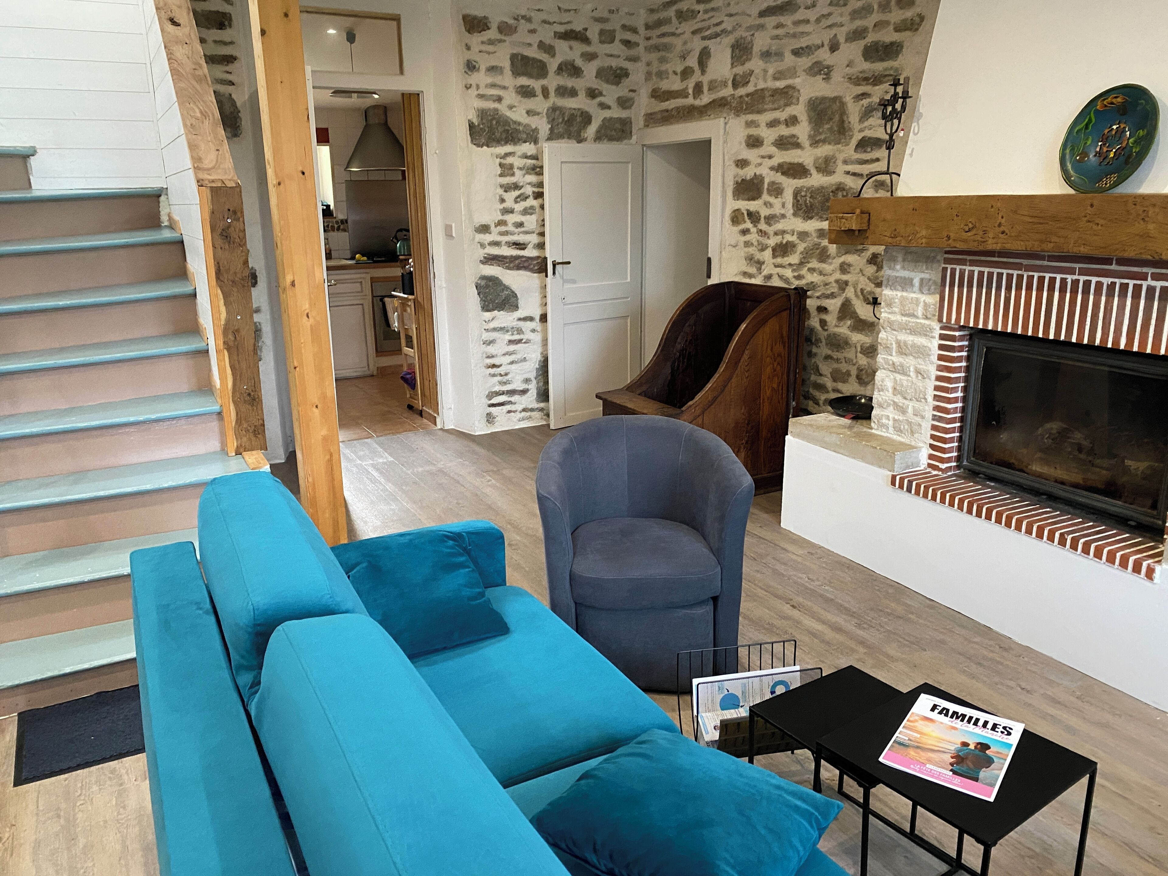 Smart TV, fireplace, books, computer monitors