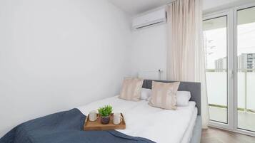 Iron/ironing board, WiFi, bed sheets