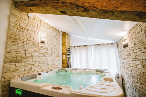 Gîte Ô Tilleul Enchanté cocooning avec jaccuzzi en intérieur