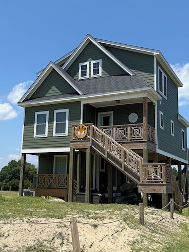 New in 2024 Carova Beach Canal Front Home!! 4x4 Required