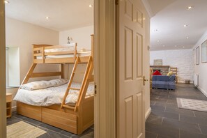 4 Schlafzimmer, Bügeleisen/Bügelbrett, Internetzugang