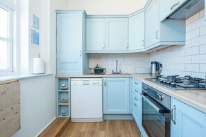 Mikrobølgeovn, opvaskemaskine, brødrister