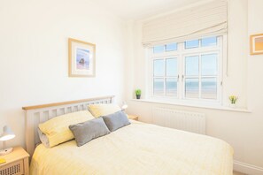 2 quartos, ferros/tábuas de passar roupa, acesso à internet