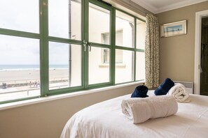 3 bedrooms, iron/ironing board, Internet - 19 St Brides Bay, Holiday Apartment Broad Haven, Sleeps 6, 3 bedrooms,  bathrooms (HAVERFORDWEST)