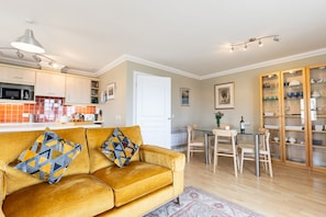 DVD player - 19 St Brides Bay, Holiday Apartment Broad Haven, Sleeps 6, 3 bedrooms,  bathrooms (HAVERFORDWEST)