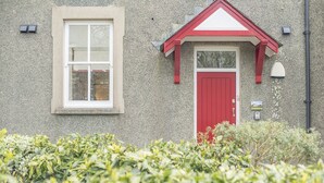 Unclassified image, 5 of 38, button - 2 Coastal View, Holiday Home Llanunwas, Solva, Sleeps 2, 1 bedrooms,  bathrooms (Haverfordwest)