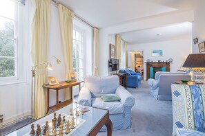 DVD player - 2 Dingle Cottage, Holiday Cottage Waterwynch, Tenby, Sleeps 6, 3 bedrooms,  bathrooms (Tenby)