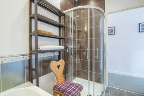 Towels - 2 Grove Stables, Holiday Cottage St Davids, Sleeps 4, 2 bedrooms,  bathrooms (HAVERFORDWEST)
