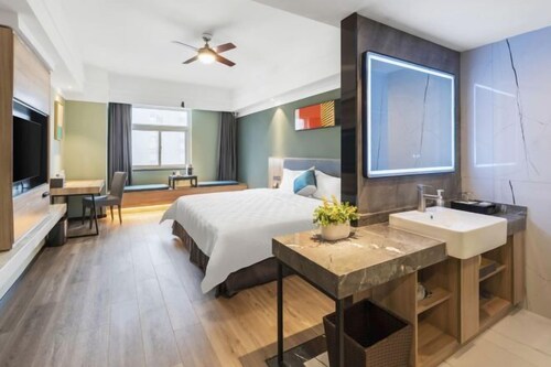 Hai Tian Holiday Inn