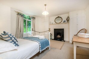 4 slaapkamers, een strijkplank/strijkijzer, internet