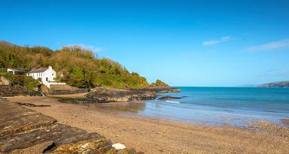 3 Tower Hill, Holiday Home Brynhenllan, Sleeps 6, 3 bedrooms, bathrooms