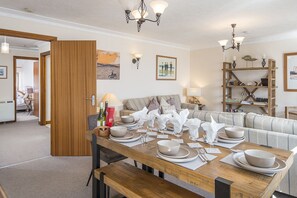 Dining - 4 The Strand, Holiday Cottage Saundersfoot, Sleeps 6, 3 bedrooms,  bathrooms (Saundersfoot)