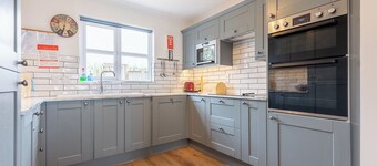 67 Puffin Way, Holiday Home Broad Haven, Sleeps 6, 3 bedrooms, bathrooms