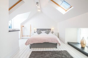 4 slaapkamers, een strijkplank/strijkijzer, internet