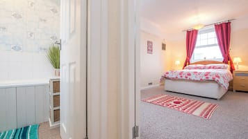 3 bedrooms, iron/ironing board, Internet
