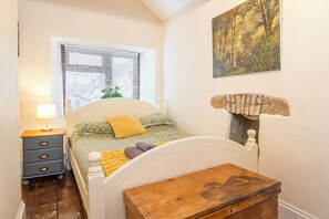 2 bedrooms, iron/ironing board, Internet