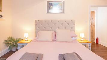 2 bedrooms, iron/ironing board, Internet