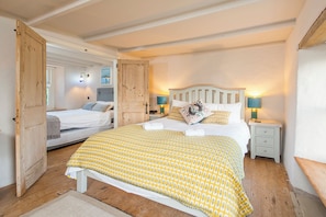 2 bedrooms, iron/ironing board, internet - Alma Cottage, Holiday Cottage Solva, Sleeps 3, 2 bedrooms, bathrooms (Haverfordwest)
