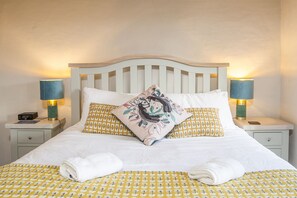 2 bedrooms, iron/ironing board, internet - Alma Cottage, Holiday Cottage Solva, Sleeps 3, 2 bedrooms,  bathrooms (Haverfordwest)