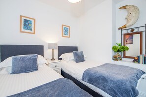3 bedrooms, iron/ironing board, internet - Amroth Cottage, Holiday Cottage Tenby, Sleeps 6, 3 bedrooms,  bathrooms (Tenby)