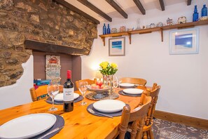 Dining - Amroth Cottage, Holiday Cottage Tenby, Sleeps 6, 3 bedrooms,  bathrooms (Tenby)