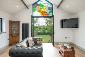 DVD player - Anthracite Cottage, Holiday Home Bonville’s Court Country Park, Saundersfoot, Sleeps 4, 2 bedrooms, bathrooms (Saundersfoot)