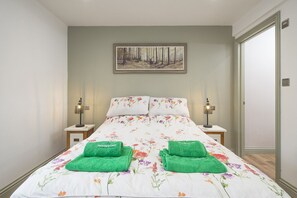 2 bedrooms, iron/ironing board, Internet - Anthracite Cottage, Holiday Home Bonville’s Court Country Park, Saundersfoot, Sleeps 4, 2 bedrooms,  bathrooms (Saundersfoot)