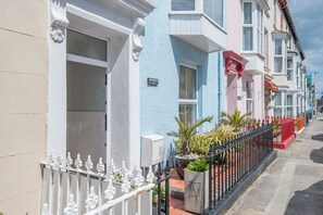 Exterior detail - Anvil House, Holiday Home Tenby, Sleeps 8, 4 bedrooms,  bathrooms (Tenby)