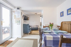 DVD player - Anvil House, Holiday Home Tenby, Sleeps 8, 4 bedrooms,  bathrooms (Tenby)