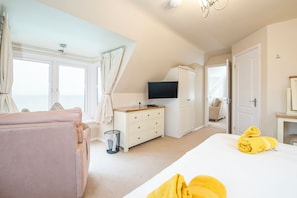 6 bedrooms, iron/ironing board, Internet