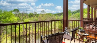 River of Peace Condominium! River Side Condo In The Heart of Pigeon Forge!