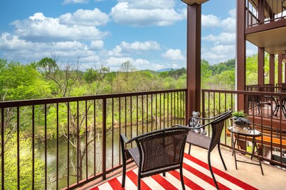 River Place! River Side Condo In The Heart of Pigeon Forge!