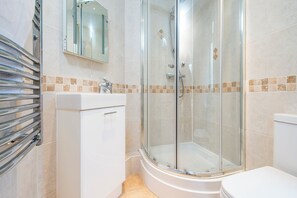 Towels - Avalon, Holiday Home Nolton Haven, Sleeps 6, 3 bedrooms,  bathrooms (Nr Haverfordwest)