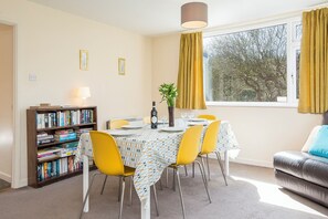 Dining - Avalon, Holiday Home Nolton Haven, Sleeps 6, 3 bedrooms,  bathrooms (Nr Haverfordwest)