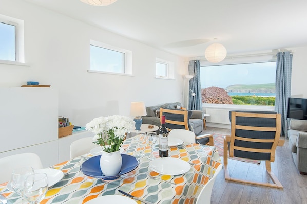 Dining - Awel y Mor, Holiday Cottage Newport, Sleeps 6, 3 bedrooms,  bathrooms (Newport)