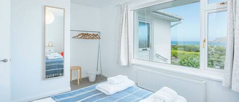 3 bedrooms, iron/ironing board, Internet