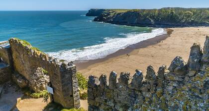Awel y Mor, Holiday home Stackpole, Sleeps 6, 3 bedrooms, bathrooms