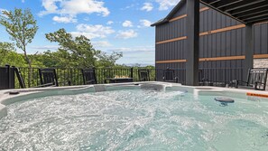 Tina de hidromasaje al aire libre