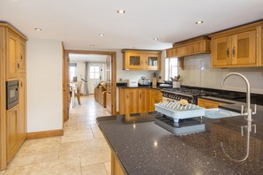 Microwave, dishwasher, toaster, cookware/dishes/utensils - Blackberry Cottage, Holiday Cottage Solva, Sleeps 4, 2 bedrooms,  bathrooms (Haverfordwest)