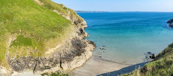 Blackberry Cottage, Holiday Cottage Solva, Sleeps 4, 2 bedrooms,  bathrooms