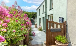 Property grounds - Blueberry Cottage, Holiday cottage Solva, Sleeps 6, 3 bedrooms,  bathrooms (Haverfordwest)