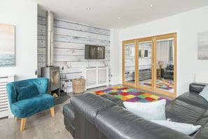DVD player - Brierbank, Holiday Property Tenby, Sleeps 10, 5 bedrooms, bathrooms (Tenby)