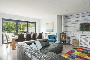 DVD player - Brierbank, Holiday Property Tenby, Sleeps 10, 5 bedrooms,  bathrooms (Tenby)