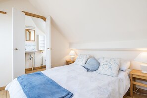 4 bedrooms, iron/ironing board, Internet - Bro Dawel, Holiday Cottage Newport, Sleeps 6, 4 bedrooms,  bathrooms (Newport)