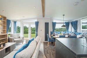 DVD player - Brynteg, Holiday Cottage Bonville’s Court Country Park, Saundersfoot, Sleeps 6, 3 bedrooms, bathrooms (Saundersfoot)