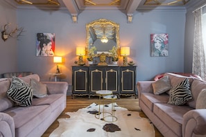DVD player - Butterhill Grange, Holiday Home St Ishmaels, Near Dale, Sleeps 18, 8 bedrooms,  bathrooms (Haverfordwest)