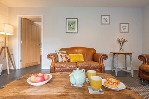 DVD player - Bwthyn Clyd, Holiday Cottage Keeston, Near Newgale, Sleeps 6, 3 bedrooms, bathrooms (Haverfordwest)