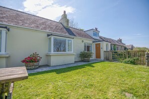 Exterior - 2 Caerau Isaf, Holiday Home Aberfelin Bay, Sleeps 4, 4 bedrooms,  bathrooms (Haverfordwest)