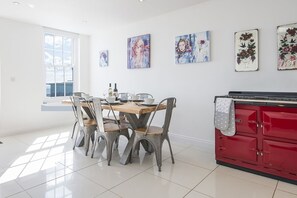 Dining - Capel Swn y Mor, Holiday home Amroth, Sleeps 6, 3 bedrooms,  bathrooms (Pembrokeshire)